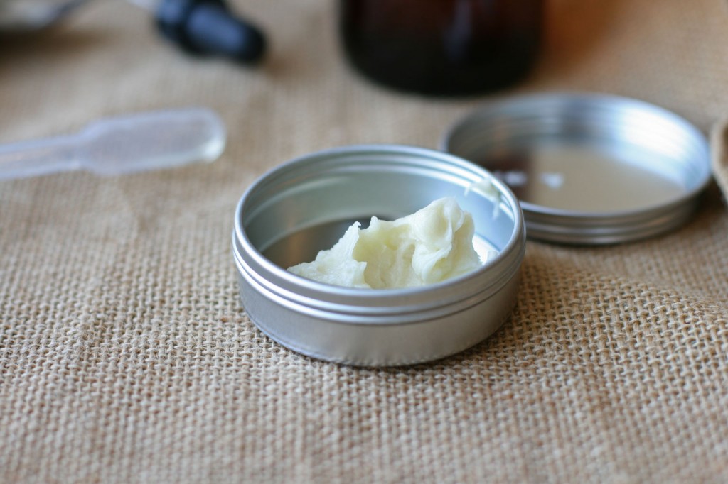 Are your lips in pain from being chapped or sun burnt? Here's a SUPER SIMPLE, 3 ingredient DIY chapped lip remedy made with natural ingredients.