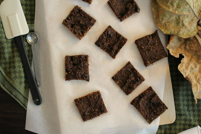 Celebrate all things Fall and pumpkin with these delicious and easy to make vegan pumpkin brownies!