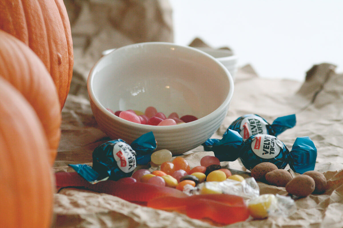 There is a difference between a wild child & a child that is wild on sugar. Check out these tips for reducing your child's sweets overload this Halloween.