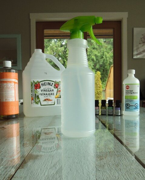 It IS possible to have a homemade non-toxic cleaner that works! This DIY multi-purpose floor & glass cleaner does the job and much more! #LifeFromScratch