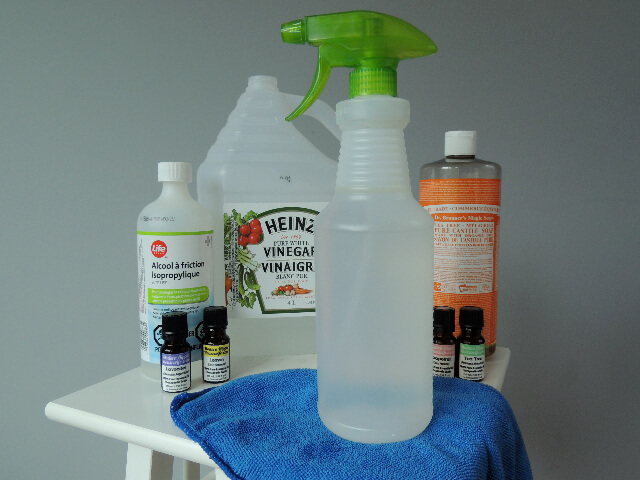 It IS possible to have a homemade non-toxic cleaner that works! This DIY multi-purpose floor & glass cleaner does the job and much more! #LifeFromScratch